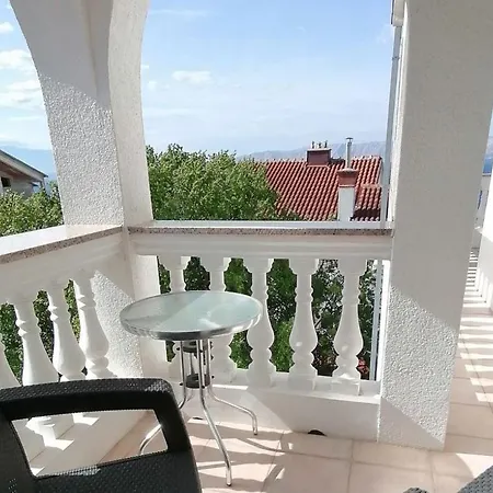 Apartman Jelena For 2 Persons, 300m From