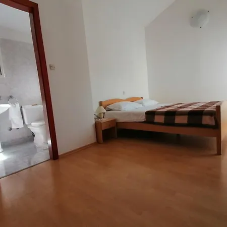 Apartman Jelena For 2 Persons, 300m From